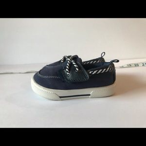 Carter’s size 6 toddlers navy and white boat shoes